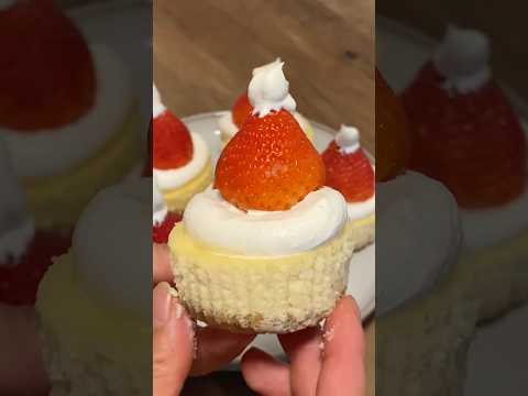 Cheesecake Santa Hats 🤍❤️