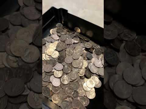 This Coin Pusher Makes $100 Per Day