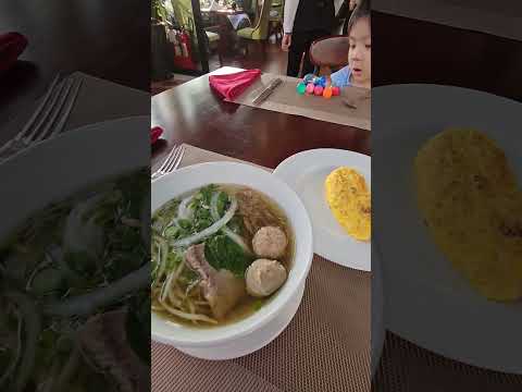 Breakfast at Saigon riverside, with Pho and Omelette 🇻🇳 在西貢河畔吃早餐，怎能缺少最經典的越式河粉 #shorts #hotel #hcmc