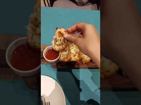 garlic bread with cheese #viral #food #youtube #foodie #foodvlog #foodshorts #tranding #shorts