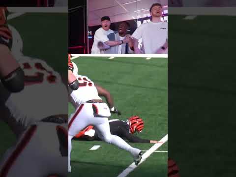 Joe Burrow with the diving throw 😮‍💨 #cincinnatibengals  NFL UK