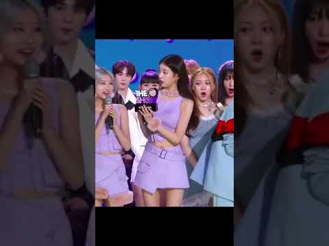 Wonyoung's reaction when the Award falls down | After Like Win #Ive #kpop