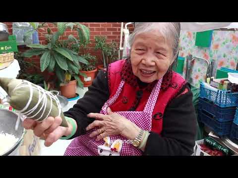 473 英国: 华人家庭做传统客家粽子 United Kingdom: Chinese family making traditional Hakka rice dumplings