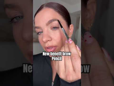 Oh she’s mini #benefitbrows #browroutine #preciselymybrow