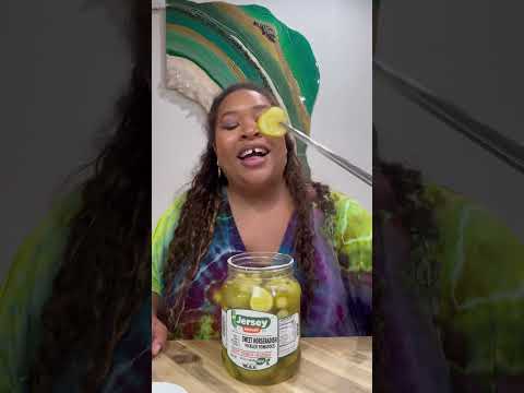 ⭐️FOOD REVIEW⭐️ SWEET HORSERADISH PICKLED TOMATOES⭐️ #foodreview #pickles #shorts #3minuteshorts