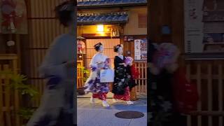 舞妓さんにびっくり振り返る外国人観光客　#maiko