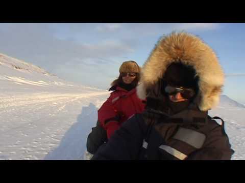 Travellers enjoying the arctic landscape in dogsled - Nanoq 2007 expedition