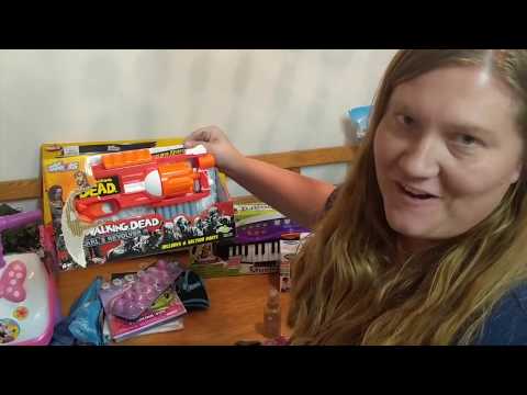 HUGE dumpster diving TOY haul!!! | Dumpster Diving for Christmas!!