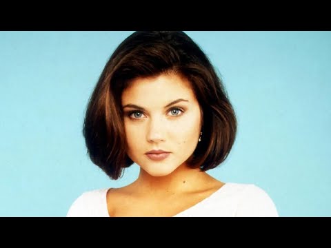 SEXY TIFFANI THIESSEN PHOTOS: Pantyhose, Stockings, Tights,Heels, Mini Skirt,MiniDress