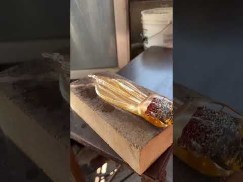 Sylcom Master of Glass shaping a gold leaf