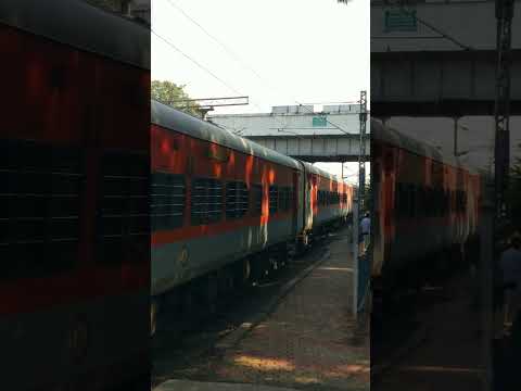 22919- MGR Chennai Central Ahemdabad Humsafar Sf Express At Full Speed Blast Dahanu Road #shorts