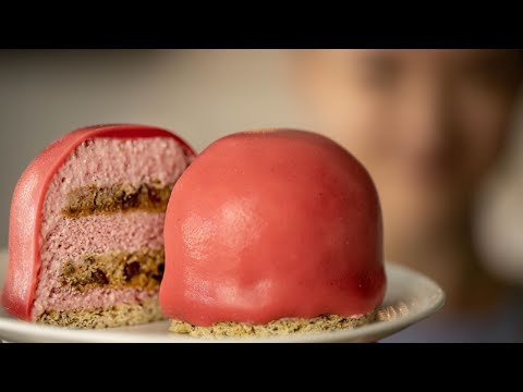 My next Level Vegan Strawberry Mousse Glaze Cake