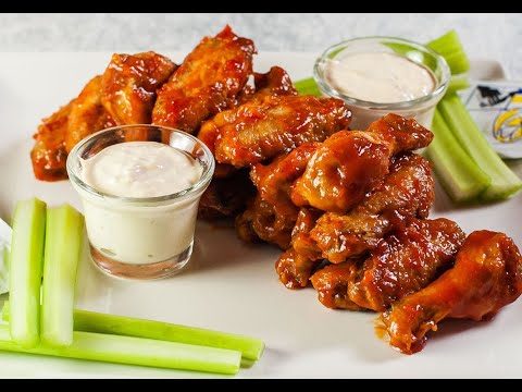 Buffalo wings. Simple and quick recipe + cheese sauce