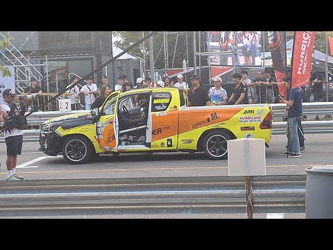 บรรยากาศการเตรียมความพร้อมก่อนแข่งกัน Toyota Hilux Revo One Make Race 2024