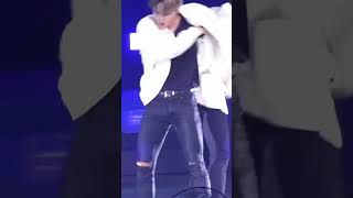 He knows what he's doing 🌚🌚 #jimin #bts #jiminedits #jiminbts #parkjimin #btsconcert #btshotedits