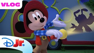 Mickey Mouse Makes Puppets with a Flashlight 🔦 | Me & Mickey | @disneyjr