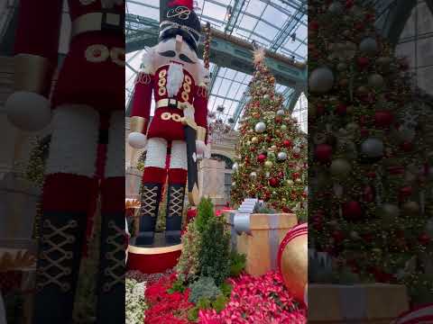 Christmas Decorations At The Bellagio Conservatory and Botanical Garden Are Stunning! #Design