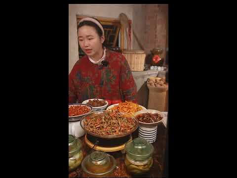 🌶🌶🌶跟着【干饭兄弟】的镜头，一起享受美食带来的乐趣~~~湖南人就是能吃辣！😛