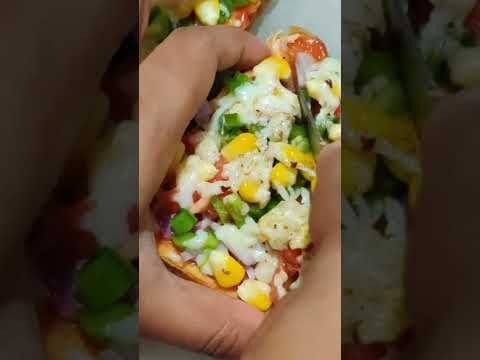 Veg Bread Pizza On Tawa😍 Full Recipe In The Description #shorts #breadpizza #snacks #bachelorrecipes