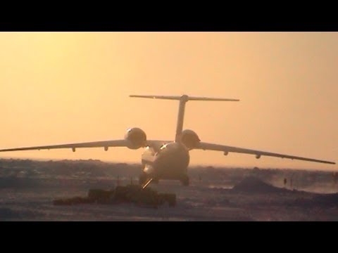 Landing of an Antonov aircraft at the Barneo base - Geographic North Pole 2002 expedition