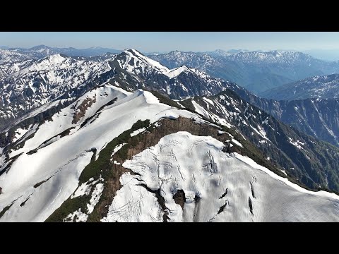 残雪と新緑が織りなす絶景『越後駒ヶ岳』