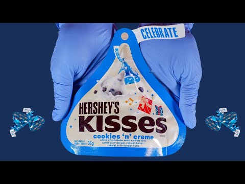 ASMR -Hershey's Kisses cookies n cream to SandWich