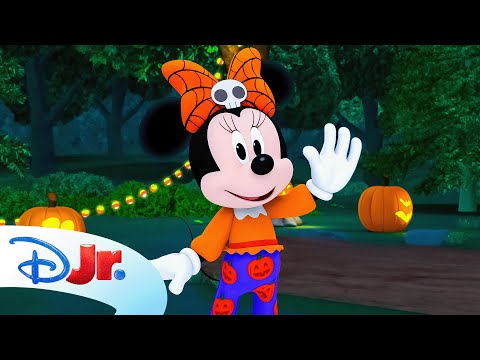 Minnie's Bow-Toons: Camp Minnie 🎃🏕️ | A Shadow and a Doubt | @disneyjr​