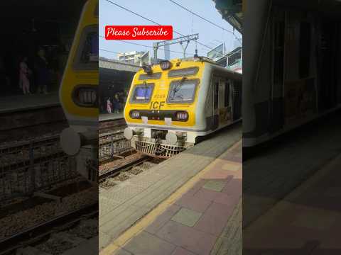 Jalna mujhe aata hai #love#localtrain #mumbai #trending #viralvideo #shorts #viralshorts #lovestatus