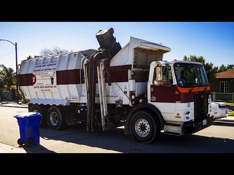 Autocar WX64 - F. F. Gomez Contender Garbage Truck w/ Sunbelt Automated Arm