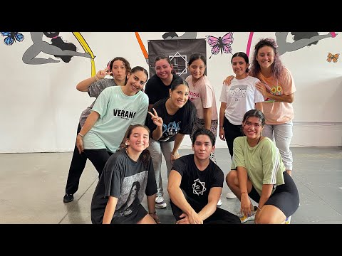 Kennya Ruiz Class/ Hoy aquí-Rauw Alejando