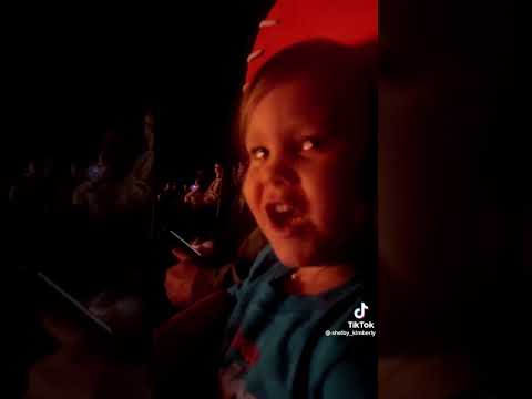 Disney On Ice | Todler Singing