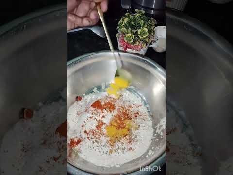 Jab samanjh na aaye ke kya bnaye toh bnaye aaloo ke  tasty suji aaloo masala puri #shorts#cooking