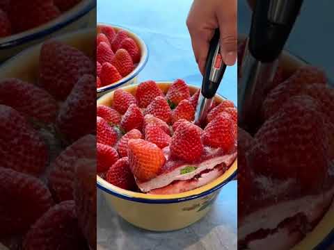 Strawberry shortcake #channel #dessert #dessertcake #subscribe #strawberry #cooking #cool #comedy