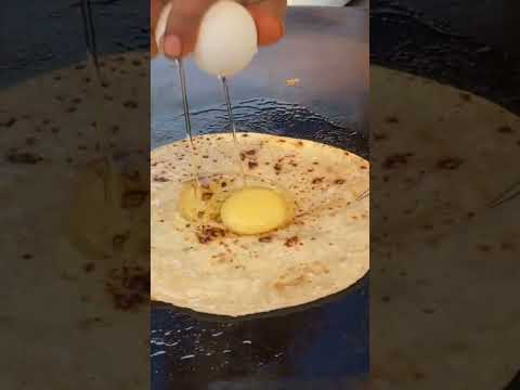 Street Food Around the World - Breakfast omelet kathi roll 😍