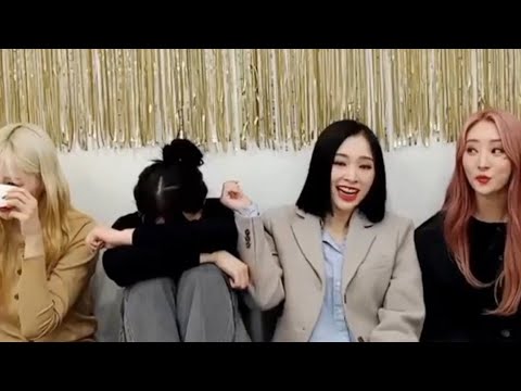 Gahyeon laughing at Siyeon's crying, but also starts crying right after 🦊🐺