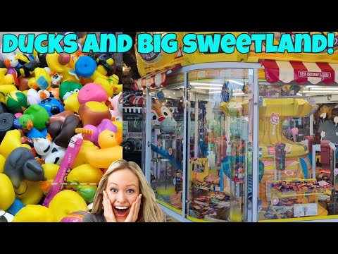 UNLIMITED DUCKS 🦆 CLAW MACHINE AND BIG SWEETLAND CANDY PUSHER!!