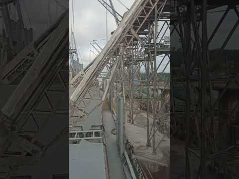 Wheat loading by shooter at New Orleans seaport,LA,USA.#usa #neworleans #ship #shipping