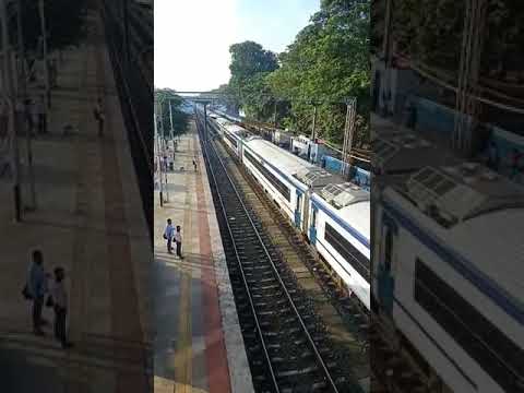 20902-Mumbai Central Vande Bharat Express At Full Speed Skip Dahanu Road#shorts #vandebharatexpress