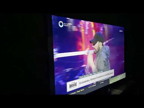 Eminem cantando durante un Partido de Boxeo (1/2)