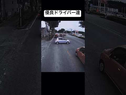 右に行きたい車　ドラレコ映像　#ドラレコ #トレーラー #トラック #安全#trailer #truck