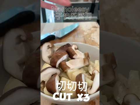 【ASMR】 鸡翅酸辣冬阴汤也太好喝了吧，不要说我没分享食谱啦 #酸辣汤 #cookingvideoshorts  #easyrecipe