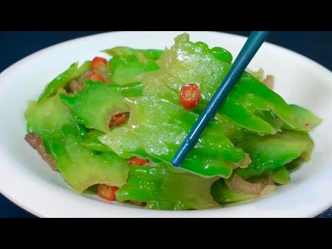 Eat bitter melon in winter, crispy, tender, refreshing and good with rice. It's easy to learn this t