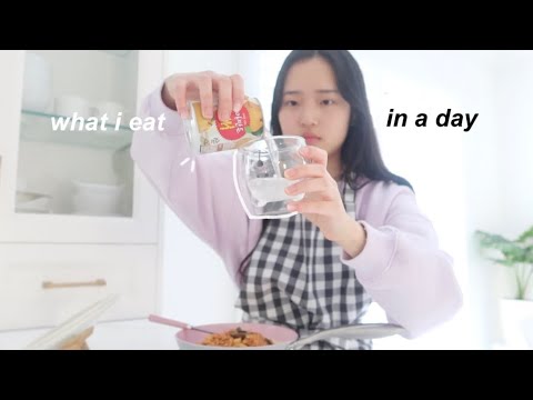 what i eat in a day & cooking simple meals for myself