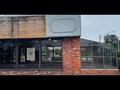 Exploring an Abandoned Wendy's With the Power on.