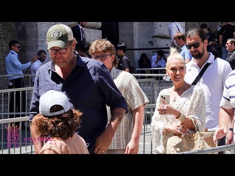 Gwen Stefani & Blake Shelton take kids to Vatican in Italy