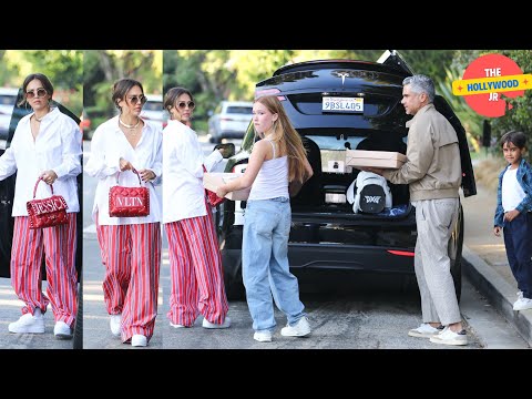 JESSICA ALBA AND HER HUSBAND CASH TAKE THE KIDS TO A FRIEND’S HOUSE FOR A FAMILY PIZZA NIGHT IN LA!