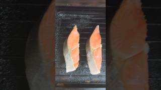 塩紅鮭をひっくり返す‼️動画 #料理 #家庭料理 #魚