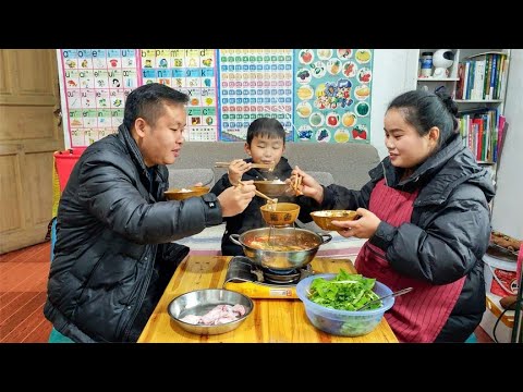 酸汤鱼火锅，配上贵州糊辣椒蘸水，冬天这样吃真下饭【梅子美食】