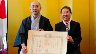 UH Professor Dennis Ogawa receives medal from Emperor of Japan