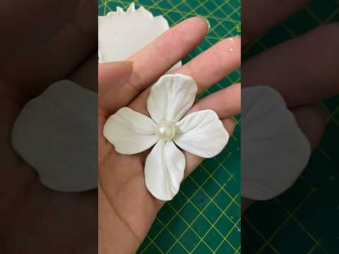 Mỗi ngày nghịch 1 trò. Hôm nay làm hoa nhe #diy #art #handmade #clayart #polymerclay #flowersclay